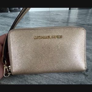 Michael Kors Gold Jet Set Large Multifunction Wallet